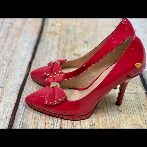 MOSCHINO EUC Red Patent Leather Studded Bow Pumps - Picture 16 of 16